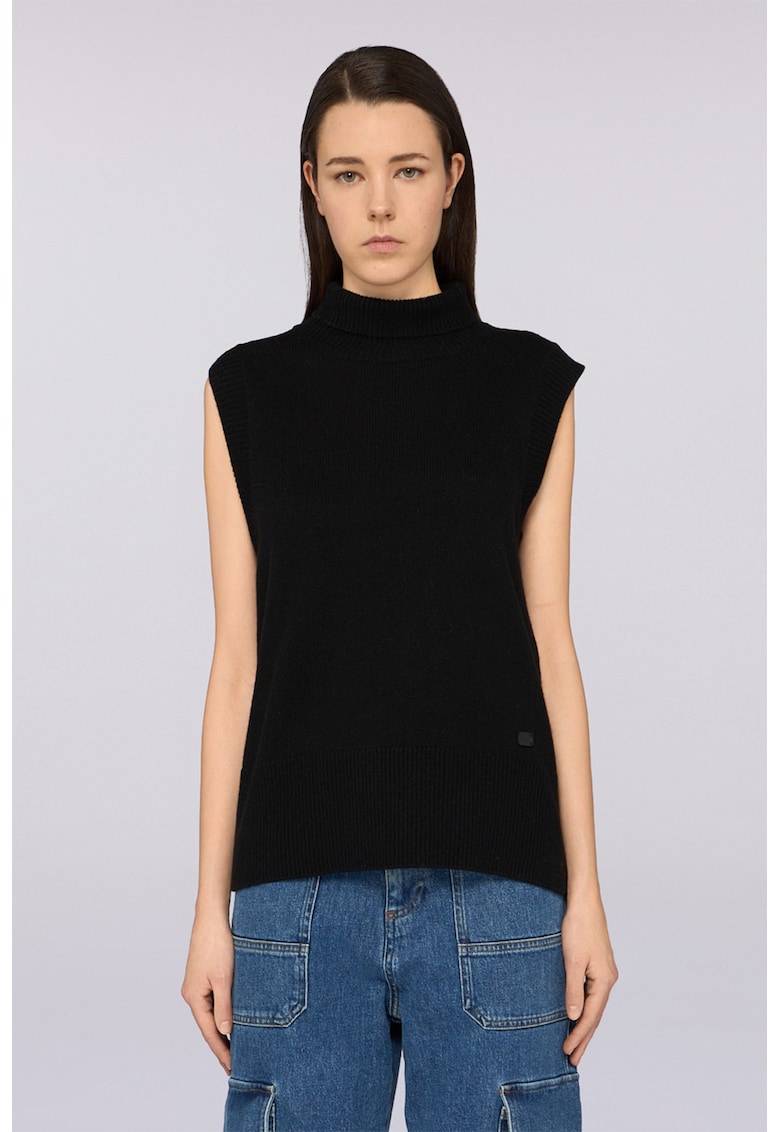 Vesta tricotata din amestec de lana cu guler inalt