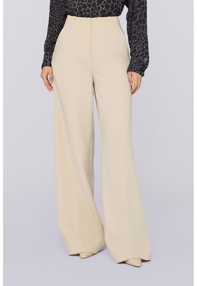Pantaloni evazati cu talie inalta