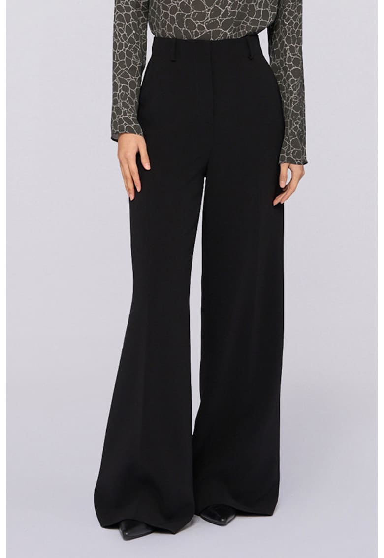 Pantaloni evazati cu talie inalta