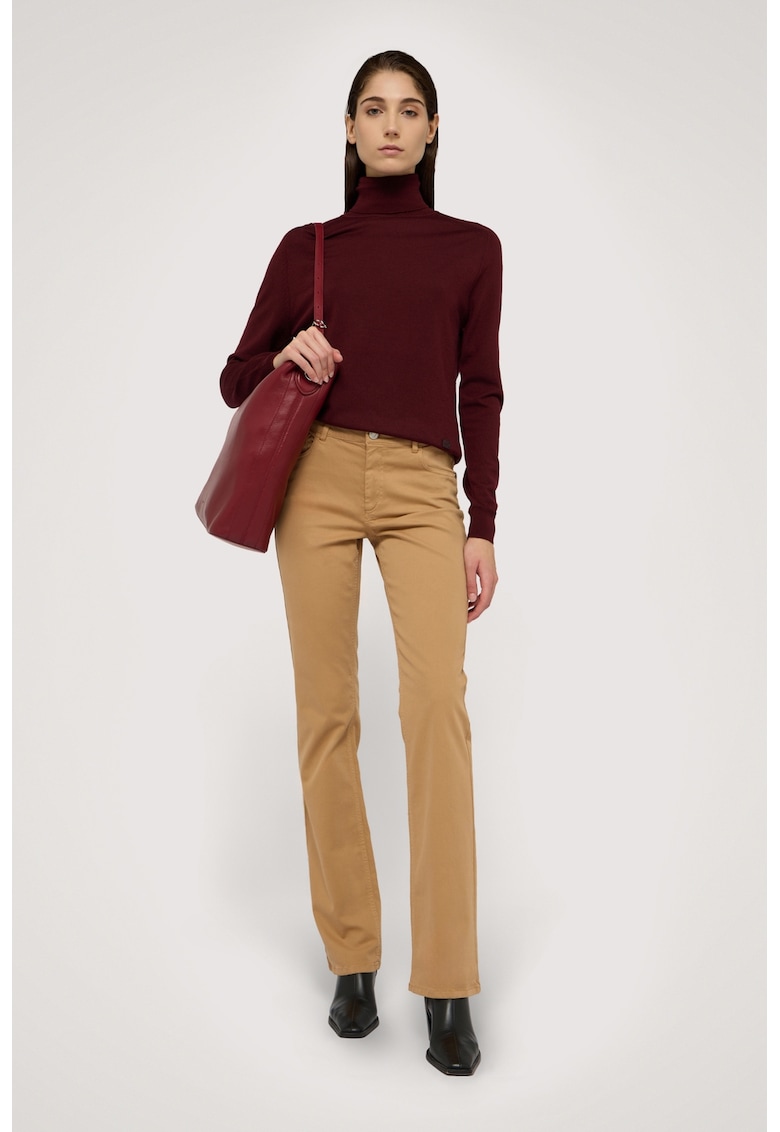 Pulover din lana cu guler inalt