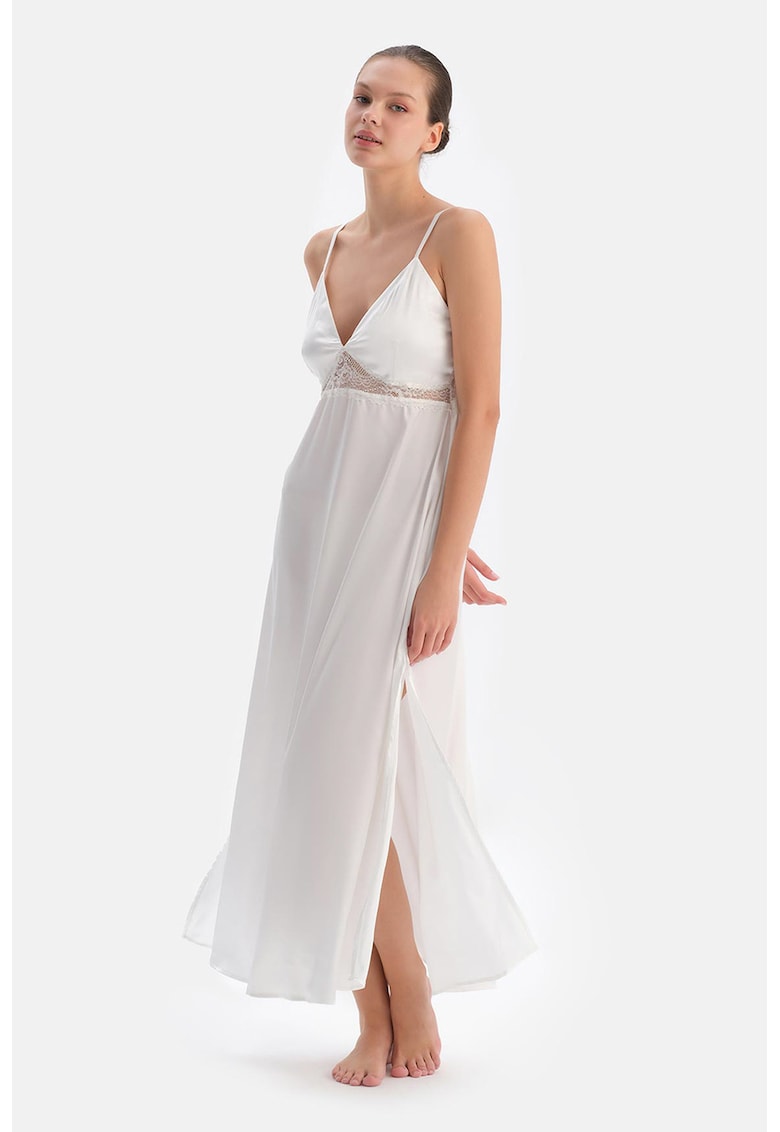 Camasa de noapte de satin cu insertii de dantela