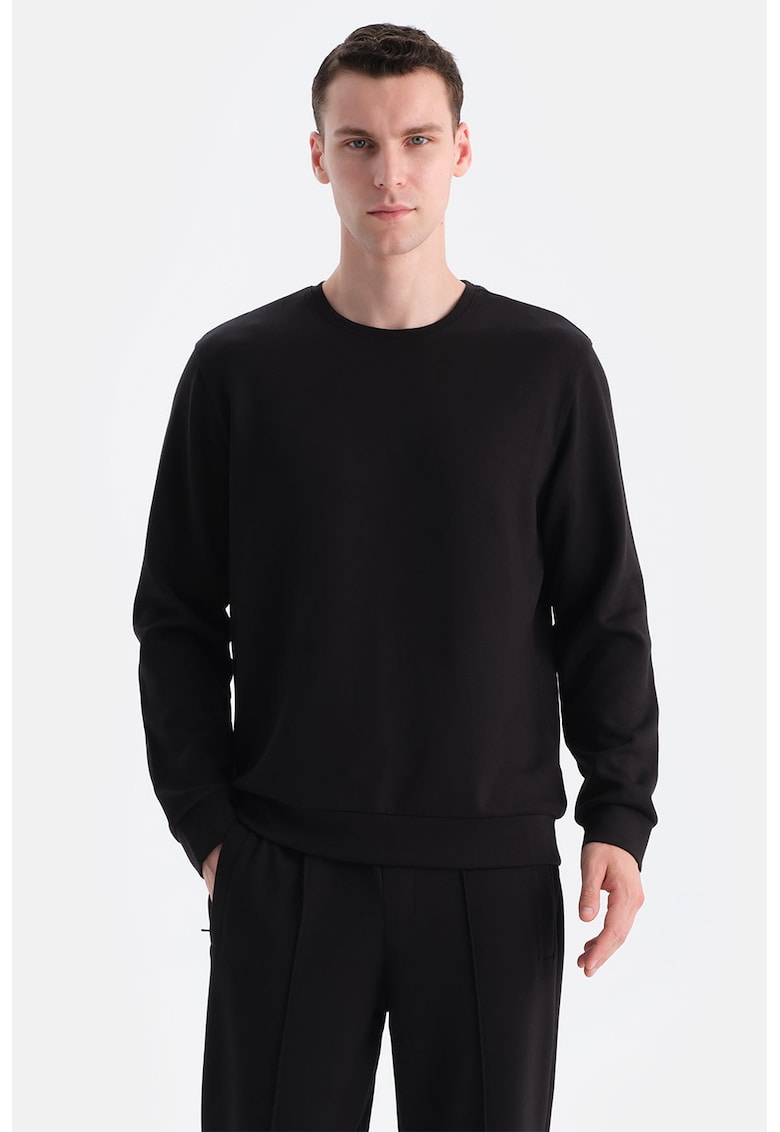 Bluza de trening cu decolteu la baza gatului si model uni - Negru