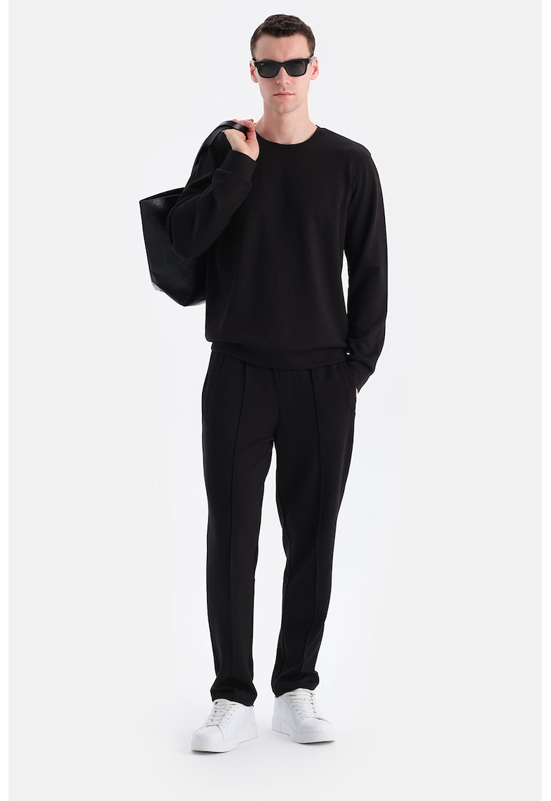 Pantaloni de trening cu croiala conica