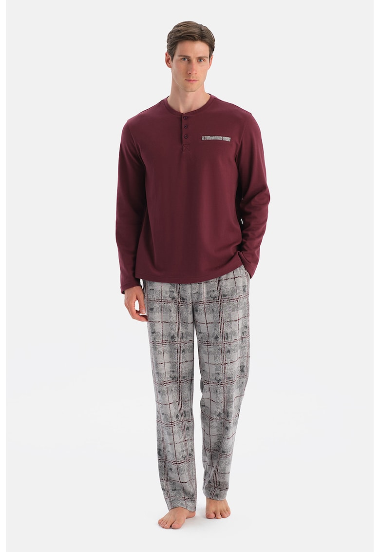 Pijama lunga cu model in carouri