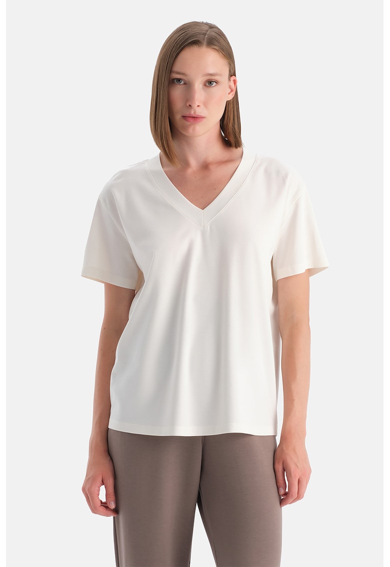 Tricou cu decolteu in V si maneci cazute