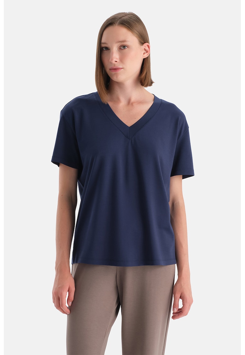 Tricou cu decolteu in V si maneci cazute