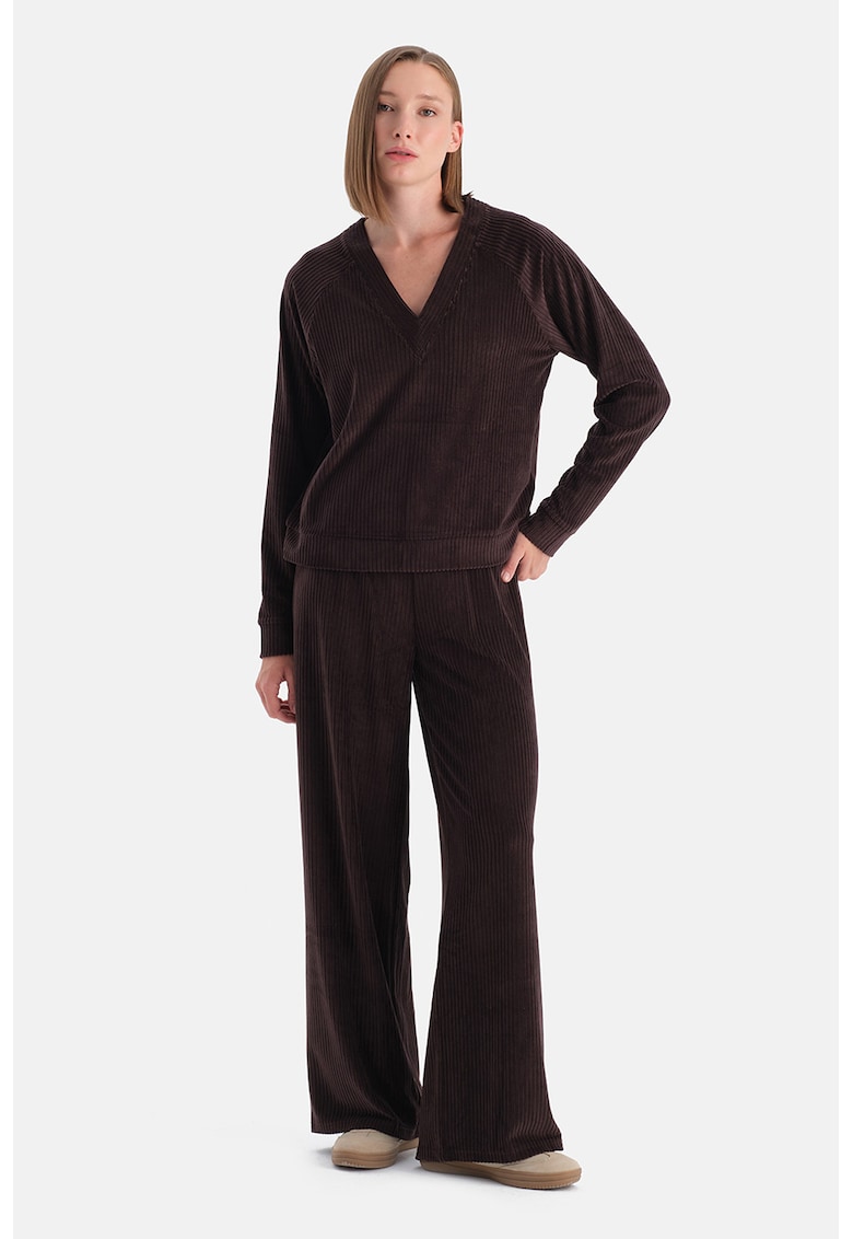 Pantaloni relaxed fit cu model uni - Maro inchis