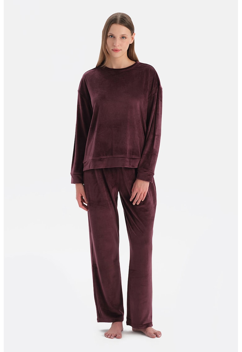 Pijama catifelata cu maneci lungi