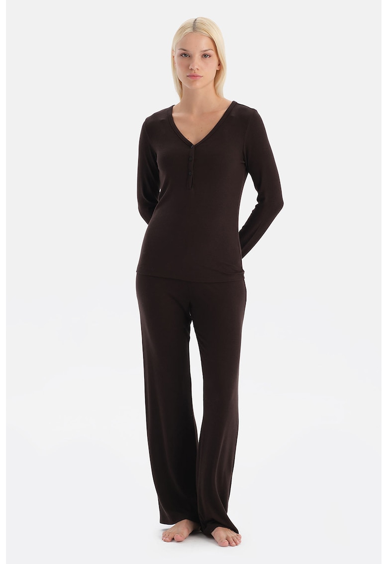 Pijama cu maneci lungi si decolteu in V