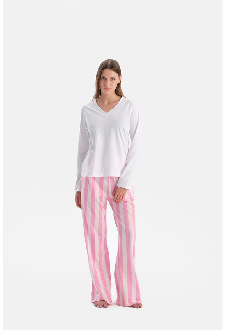 Pijama lunga din bumbac cu decolteu in V si model in dungi