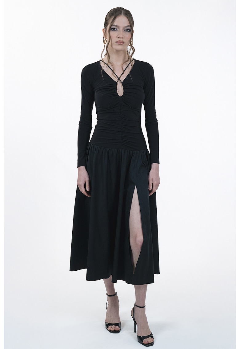 Rochie evazata cu slit frontal - Negru
