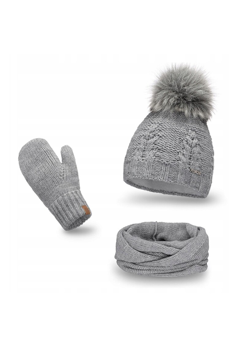 Set de iarna pentru femei - universal - marime 55-58 cm - caciula cu captuseala din fleece - incalzitor dublu de gat - manusi moi - pompom din blana ecologica - gri deschis - setul include caciula - incalzitor de gat si manusi - material 15% poliamida -