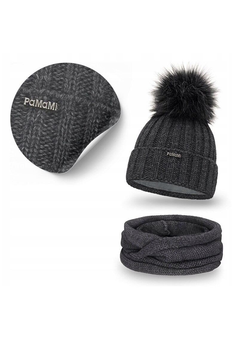 Set de iarna pentru femei - caciula cu pompom si esarfa - marime universala - captuseala din fleece - rezistent la inghet - pompom ecologic - material: 15% poliamida - 85% acril - culoare: gri inchis - continut setului: caciula si esarfa - certificat