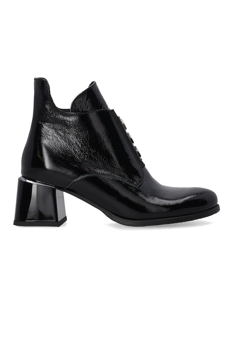 Ghete negre din piele lacuita cu detalii geometrice