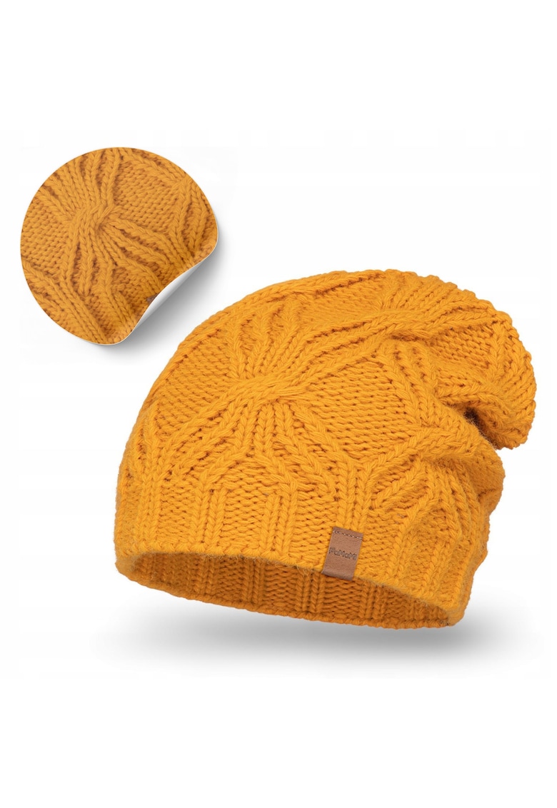 Caciula de iarna pentru femei - 19506-040 - Miere - 55-58 cm - Stil strumfita extinsa - Model elegant cu impletitura - Material: 85% acril - 15% poliamida - Usoara - Confortabila la purtare - Nu electrizeaza parul - Usor de ingrijit - Perfecta pentru