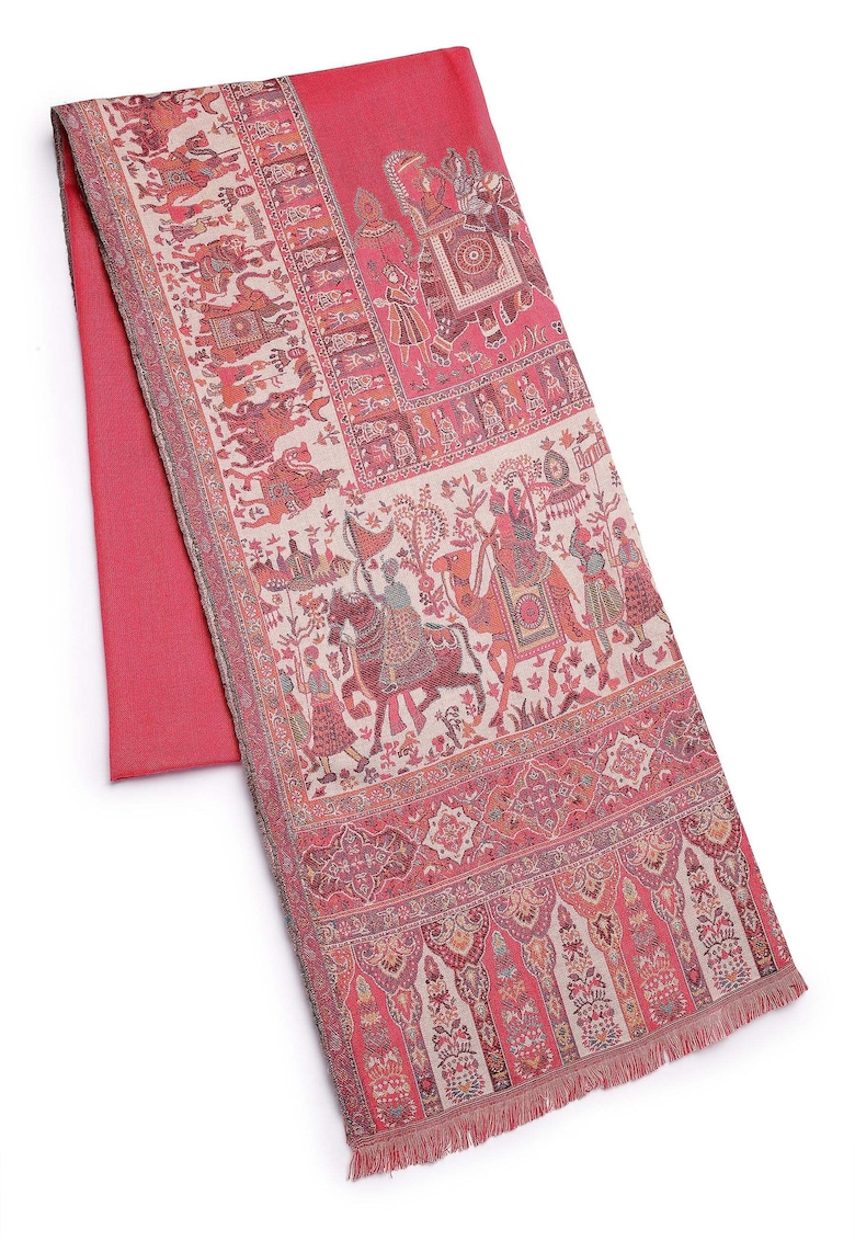 Esarfa cu model si terminatii nefinisate