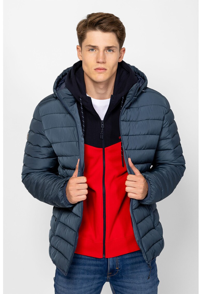 Geaca matlasata cu gluga