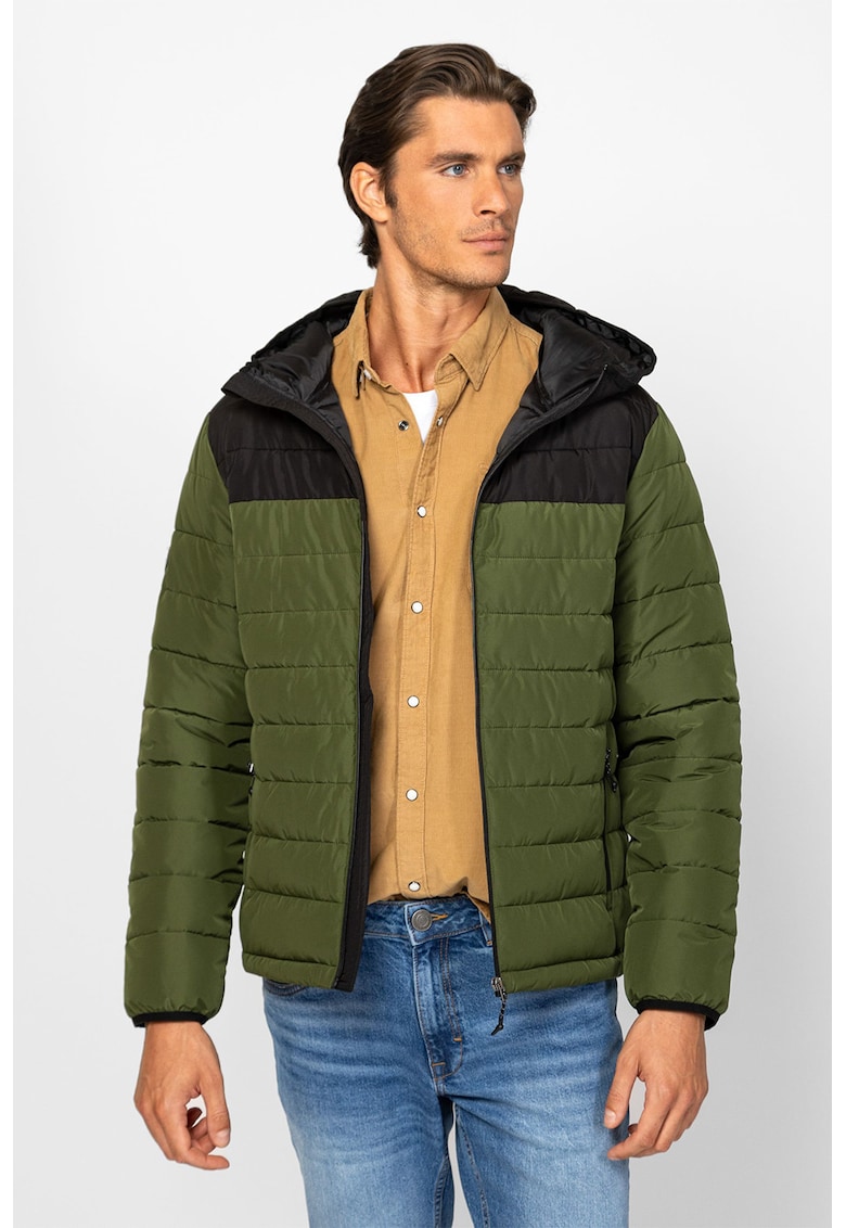 Jacheta matlasata cu gluga si buzunare cu fermoar