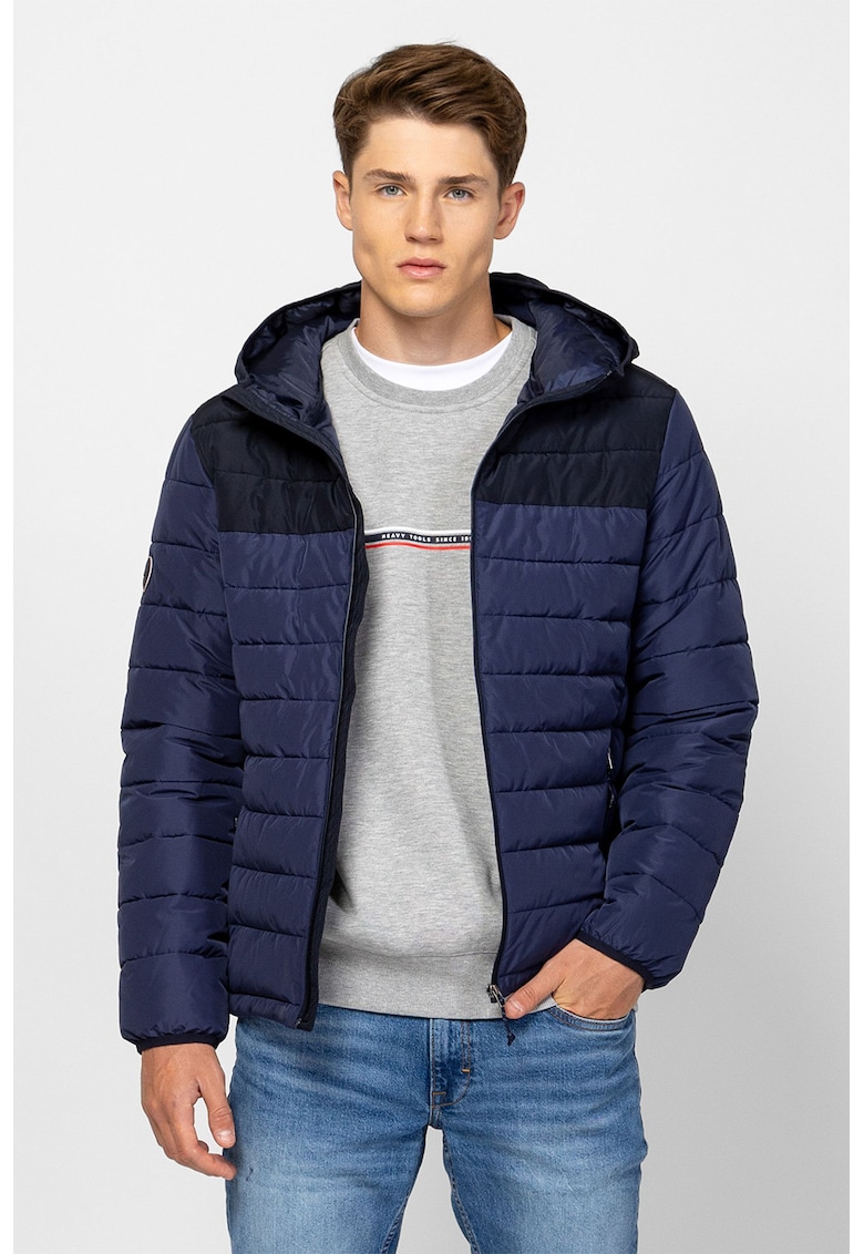 Jacheta matlasata cu gluga si buzunare cu fermoar