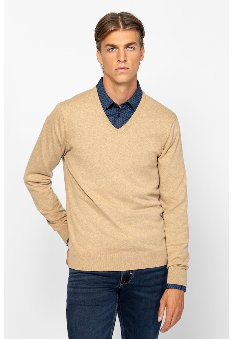 Pulover tricotat fin cu decolteu in V - Maro camel