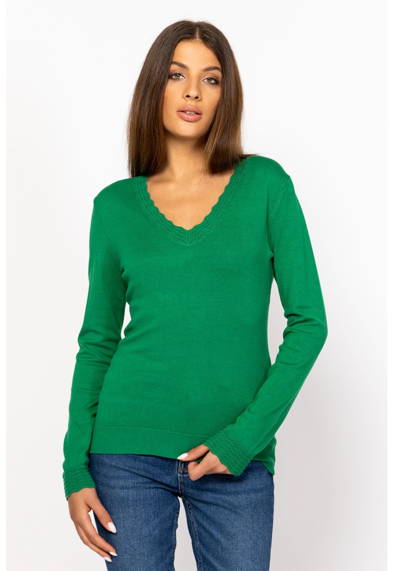 Pulover slim fit tricotat fin cu decolteu in V