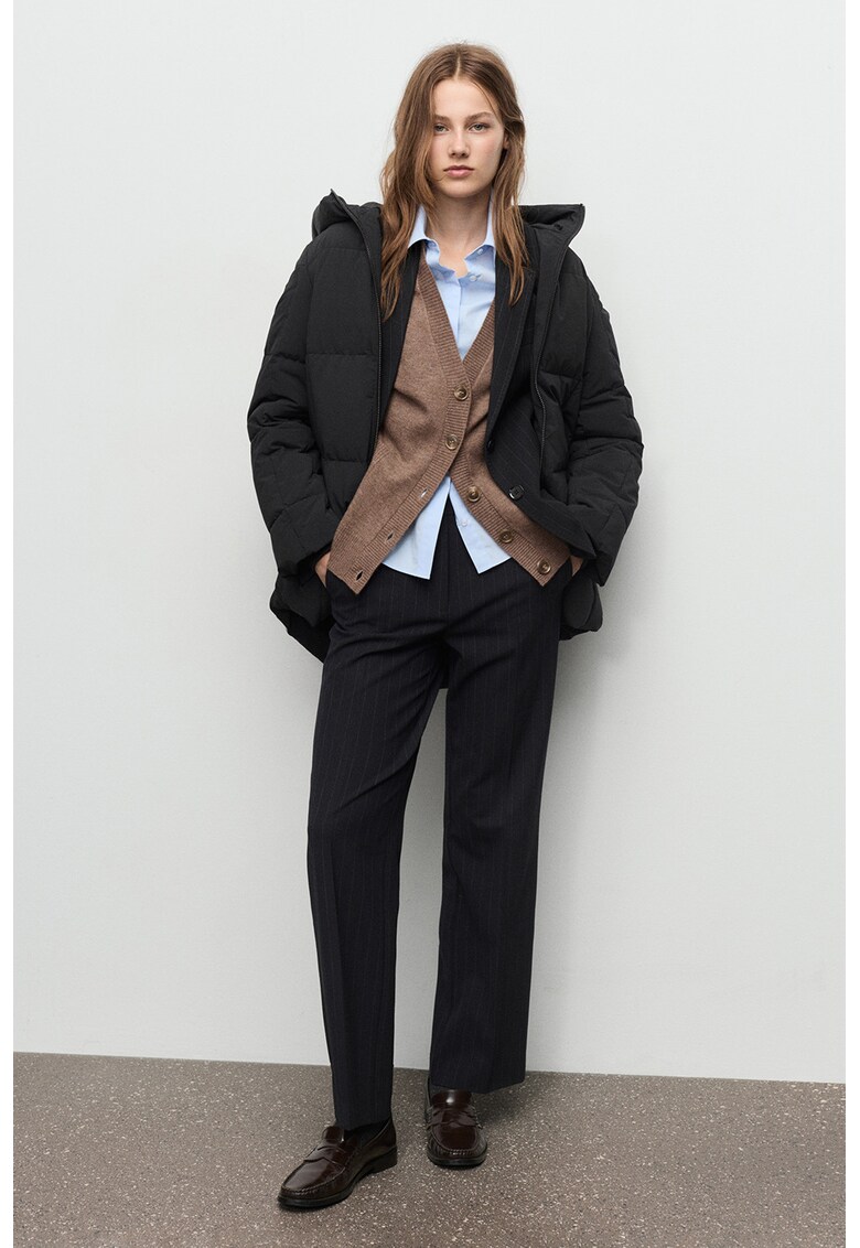 Geaca cu finisaj rezistent la apa si gluga