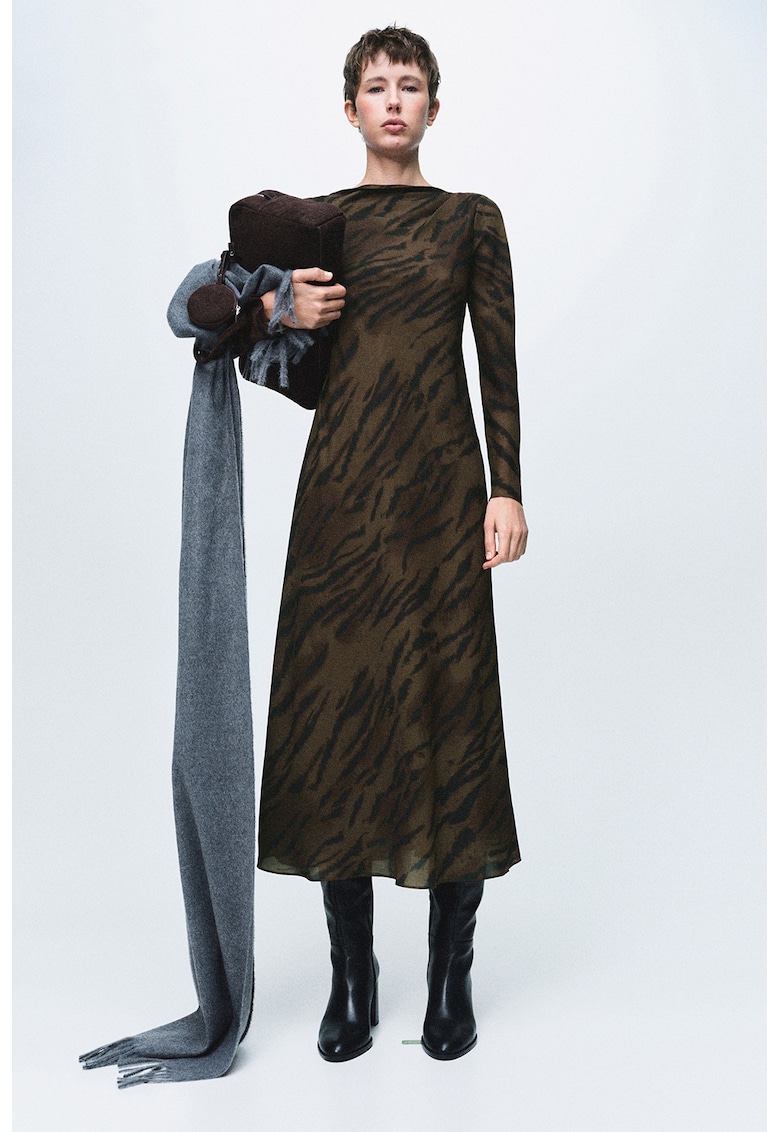 Rochie midi cu animal print si maneci lungi