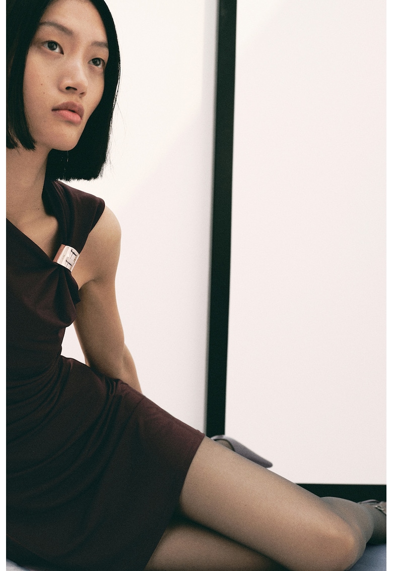 Rochie mini cu detaliu metalic