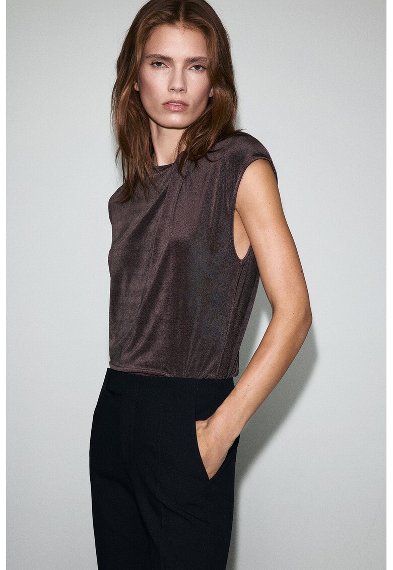 Tricou slim-fit cu decolteu la baza gatului - Maro inchis