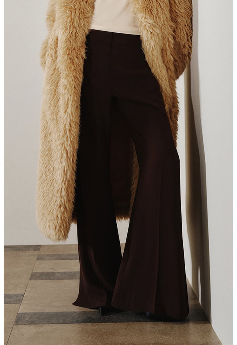 Pantaloni evazati cu buzunare