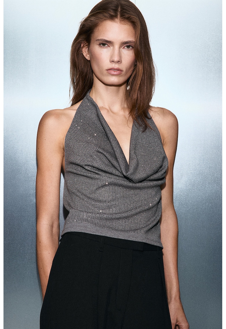 Top decorat cu strasuri si decolteu halter