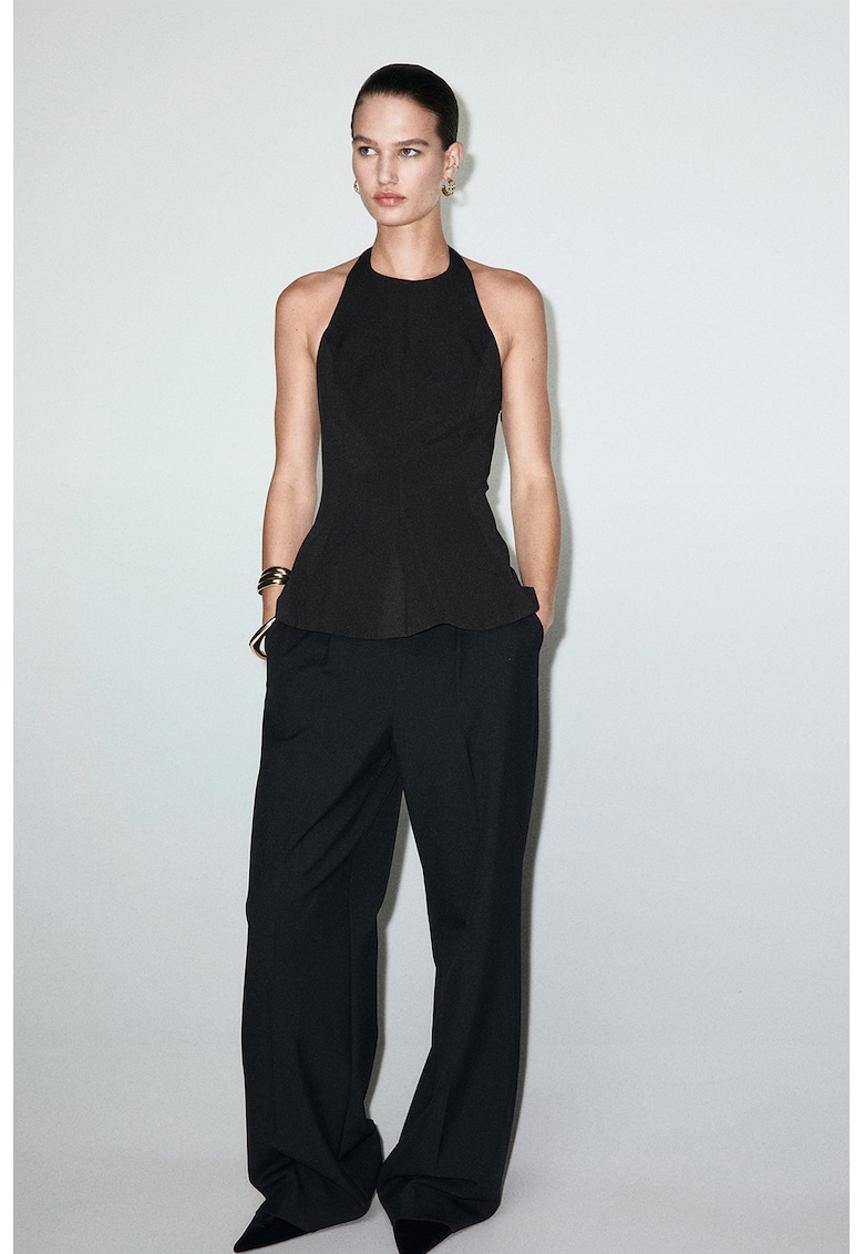 Top cu terminatie cu volane si decolteu halter