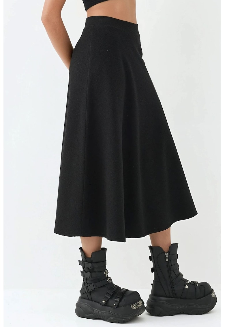 Fusta maxi linie A - inchidere cu fermoar - neagra - fabricata din material usor