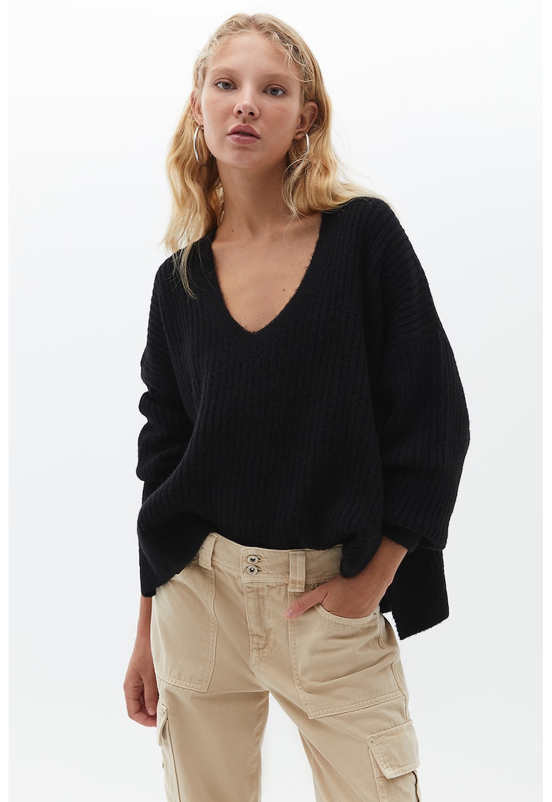 Pulover lejer cu decolteu in V - Negru