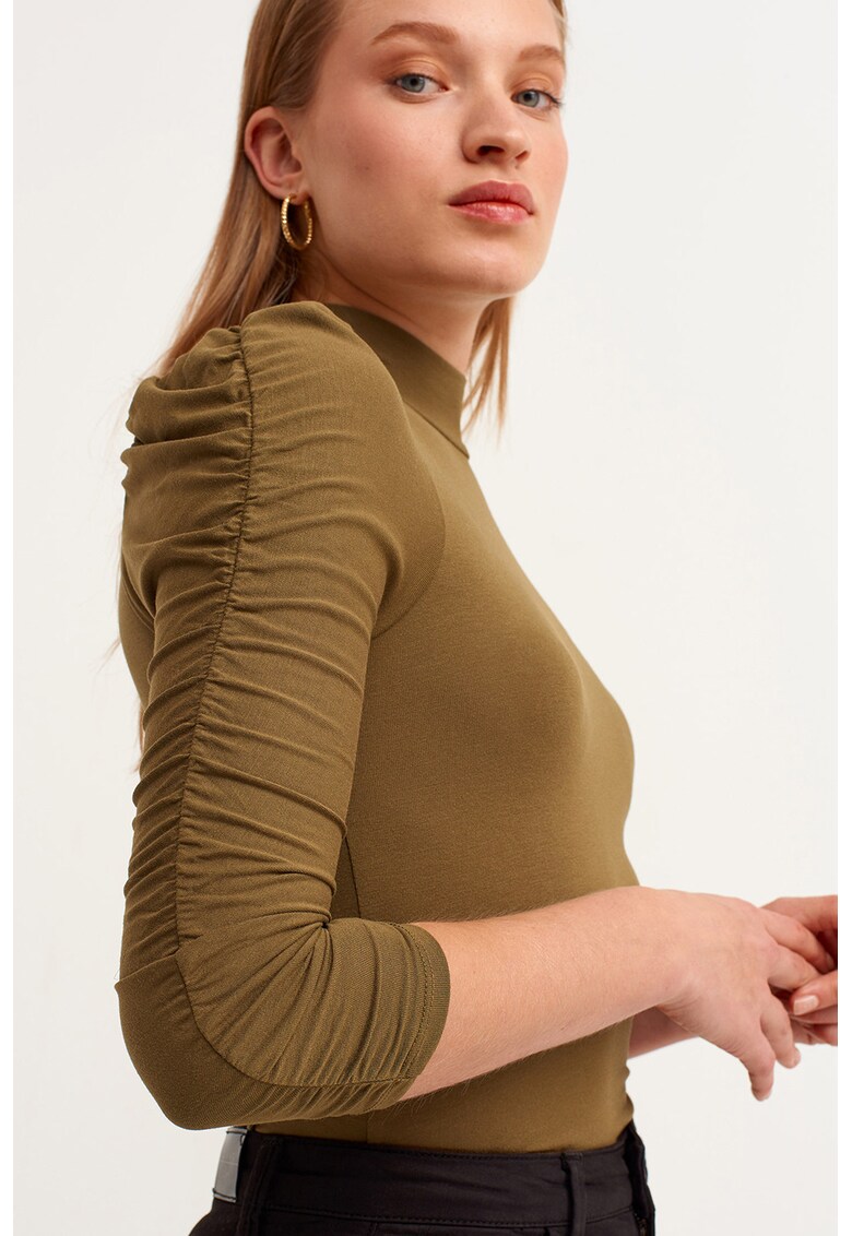 Bluza slim fit cu maneci cu fronseuri - Maro deschis