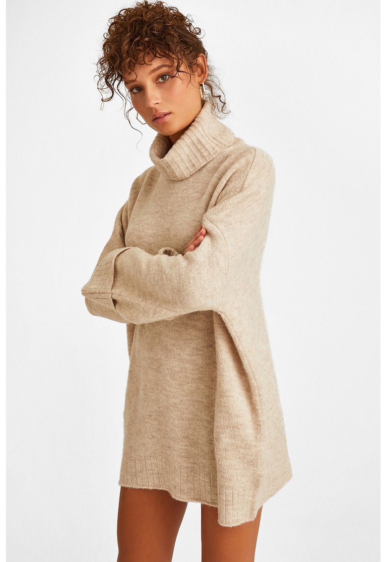 Rochie-pulover tricotata cu guler inalt