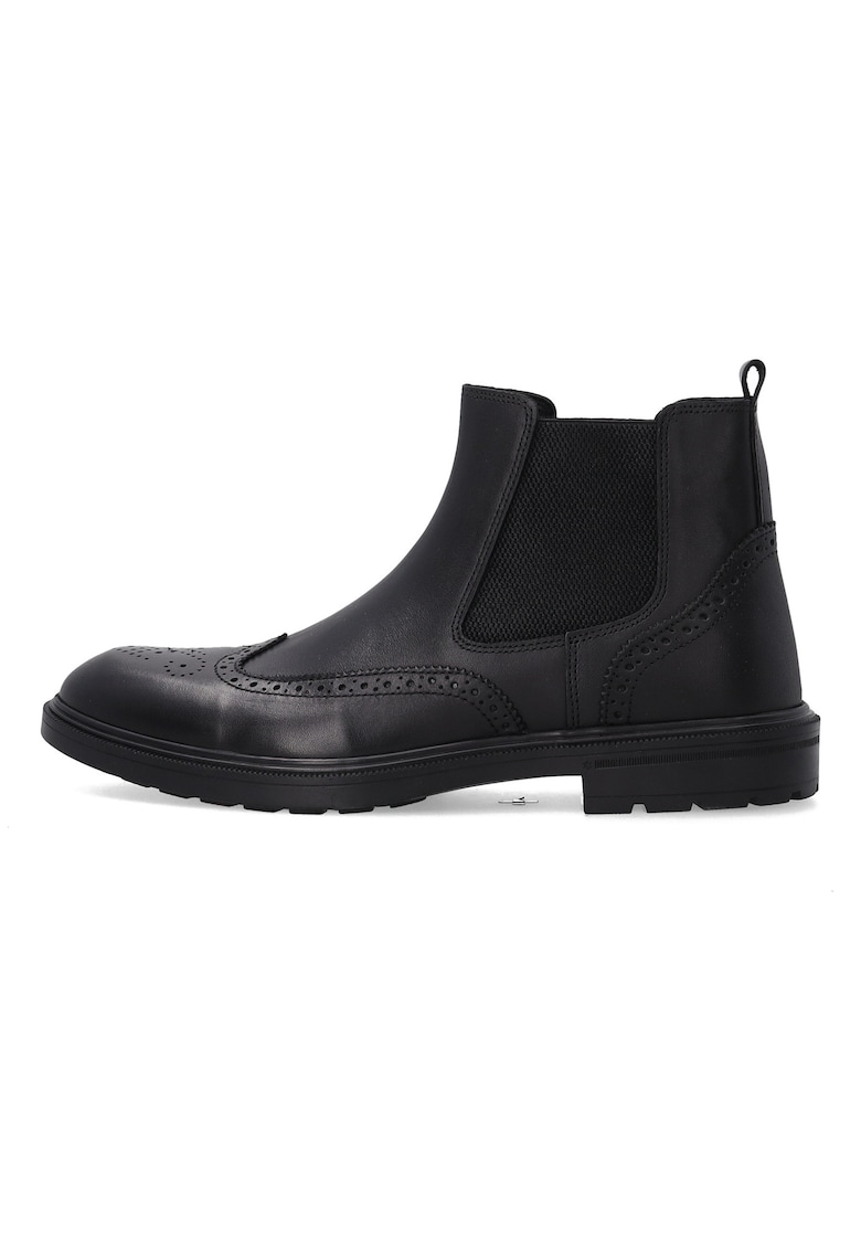 Cizme scurte barbatesti din piele cu perforatii