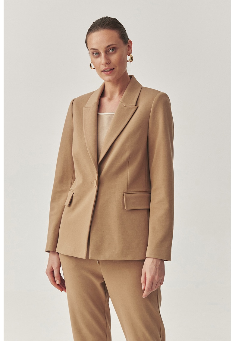 Sacou cu revere decupate