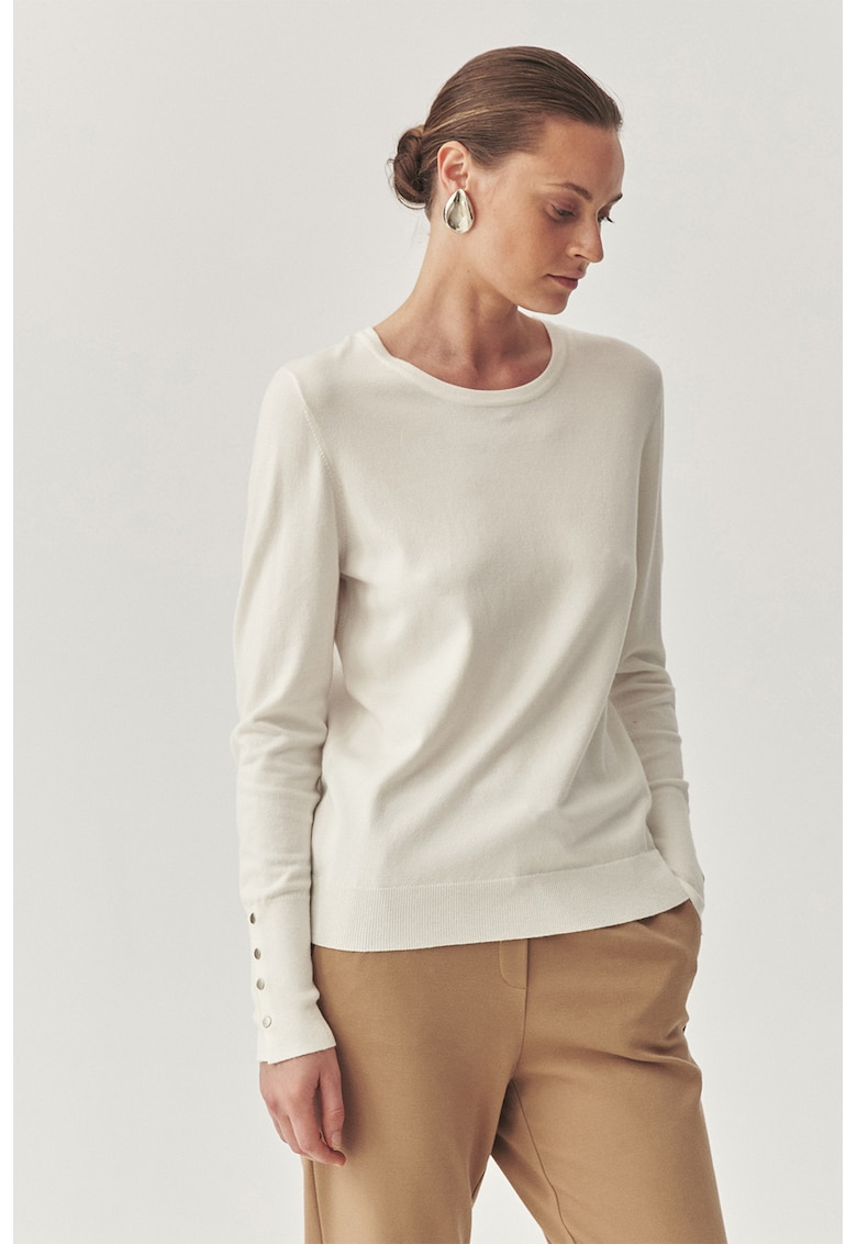 Pulover tricotat fin cu decolteu rotund si model uni