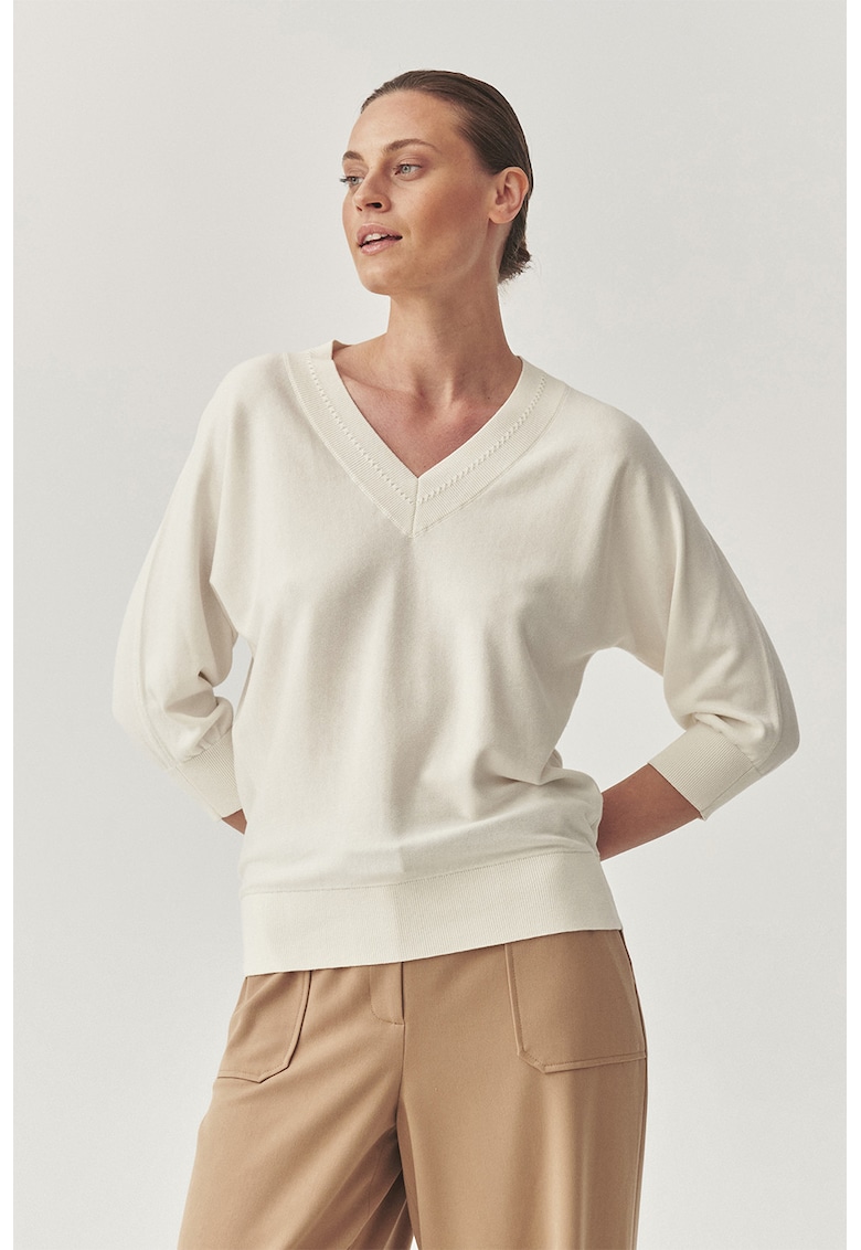 Pulover lejer cu maneci medi si decolteu in V