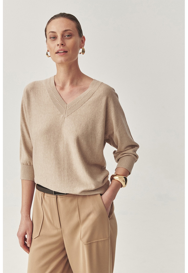 Pulover lejer cu maneci medi si decolteu in V