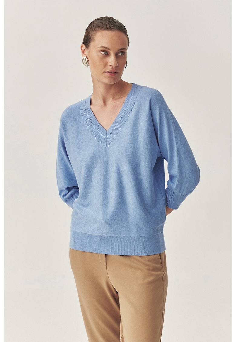 Pulover lejer cu maneci medi si decolteu in V
