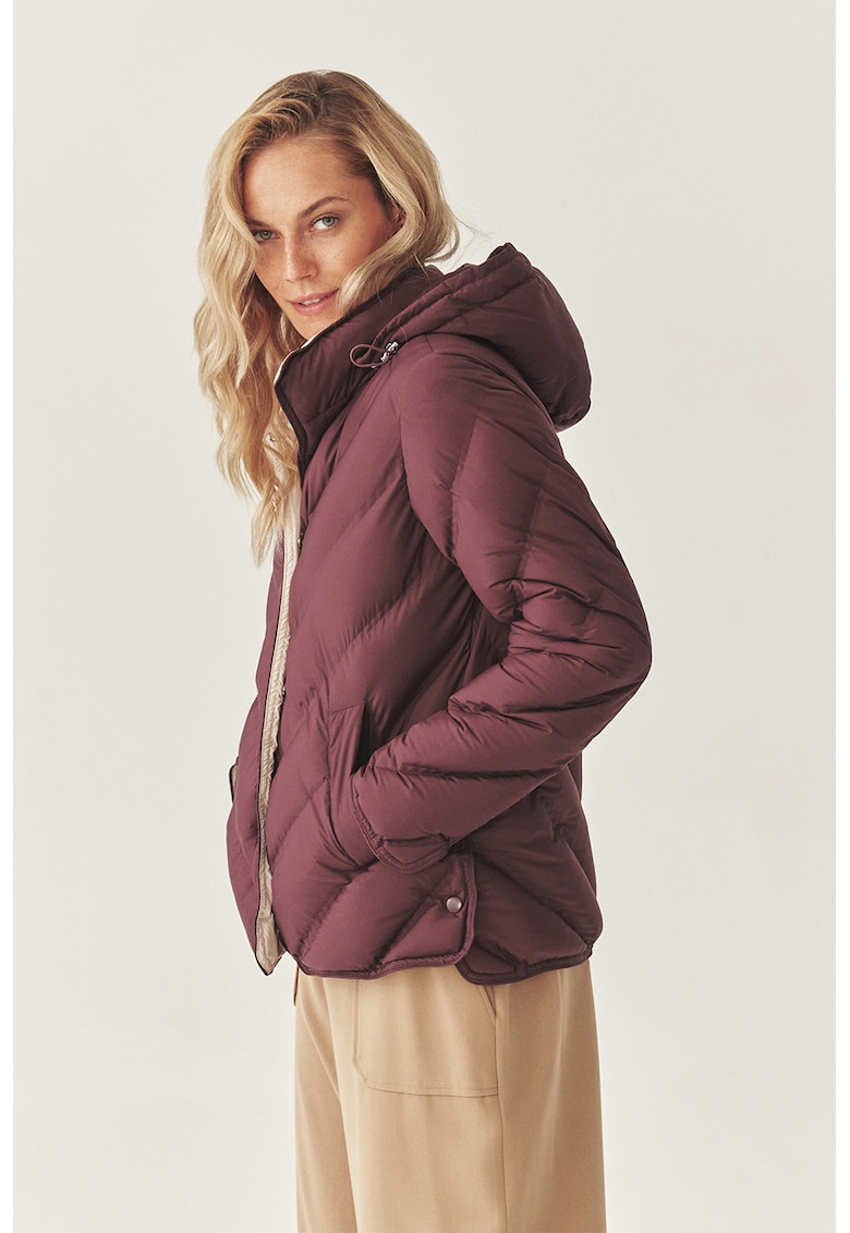 Geaca matlasata cu capse si gluga