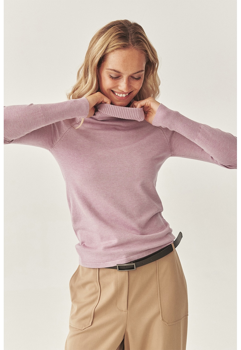 Pulover cu maneci raglan si guler inalt