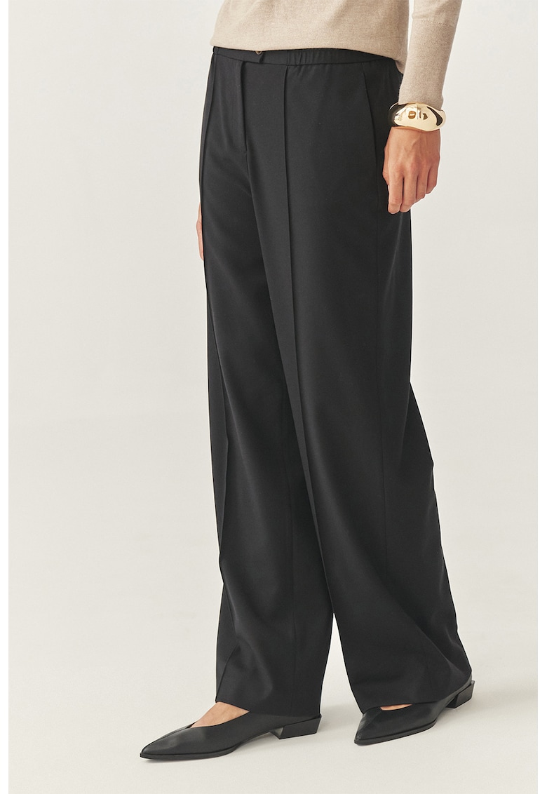 Pantaloni cu croiala ampla cu pliuri