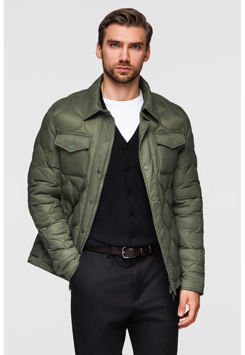 Jacheta matlasata cu buuznare pe piept