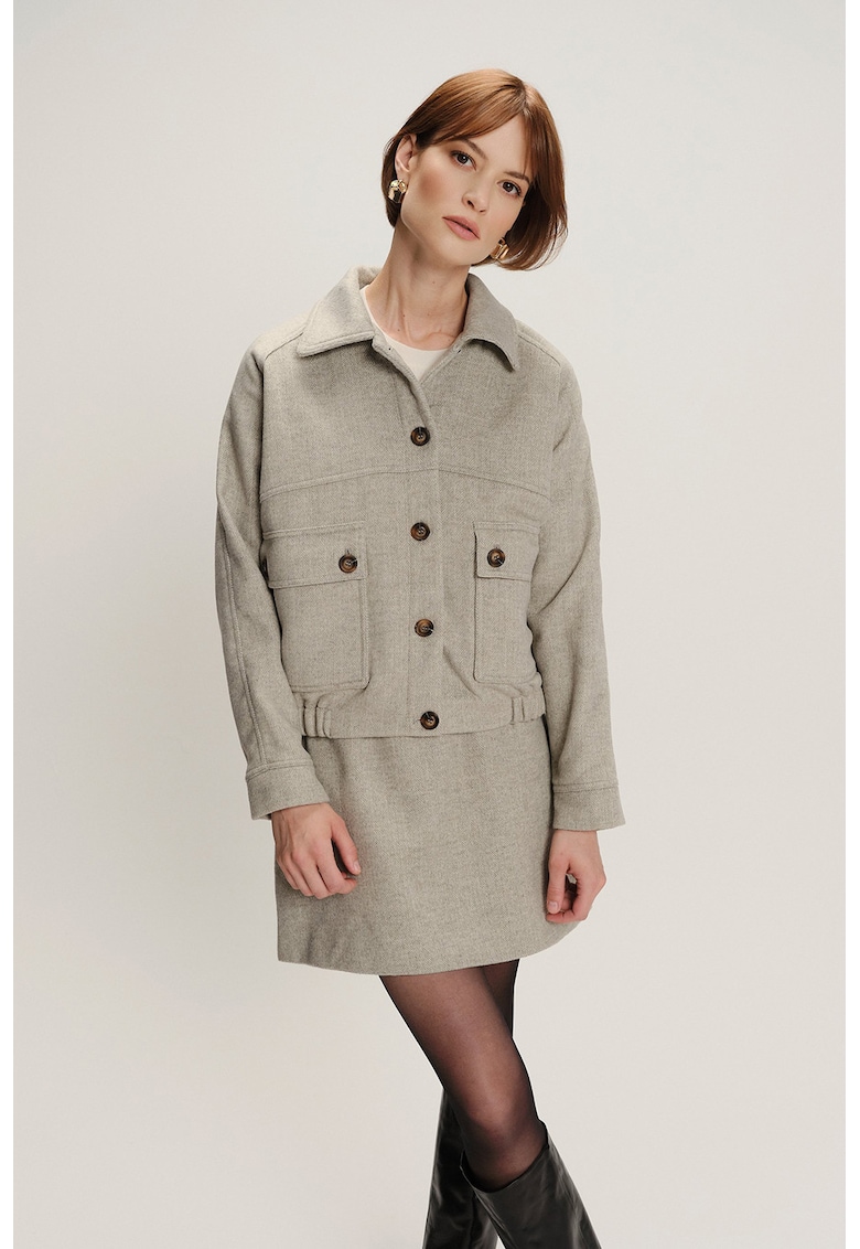 Jacheta cu nasturi si guler