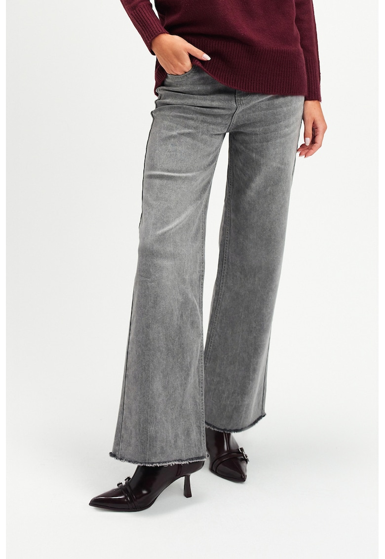 Blugi cu terminatie franjurata