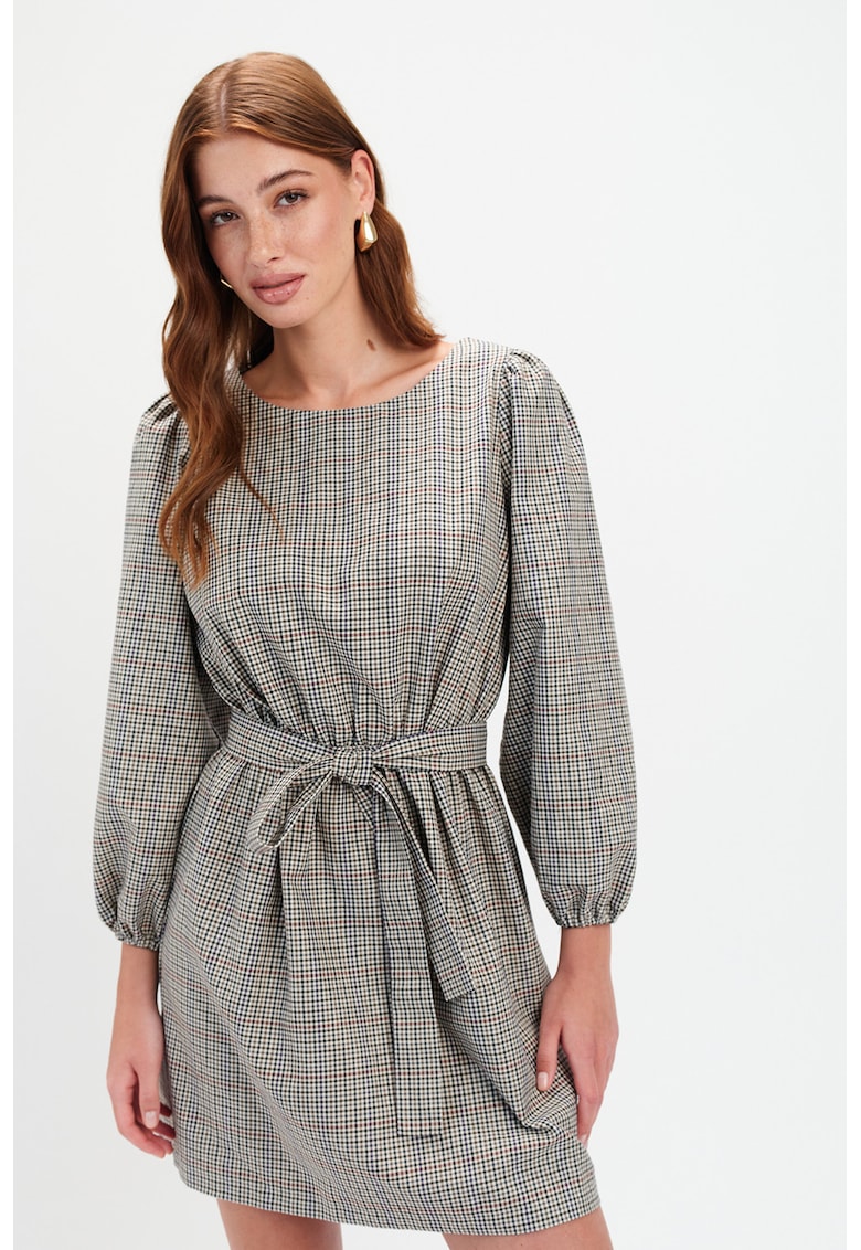 Rochie cu model si maneci bufante