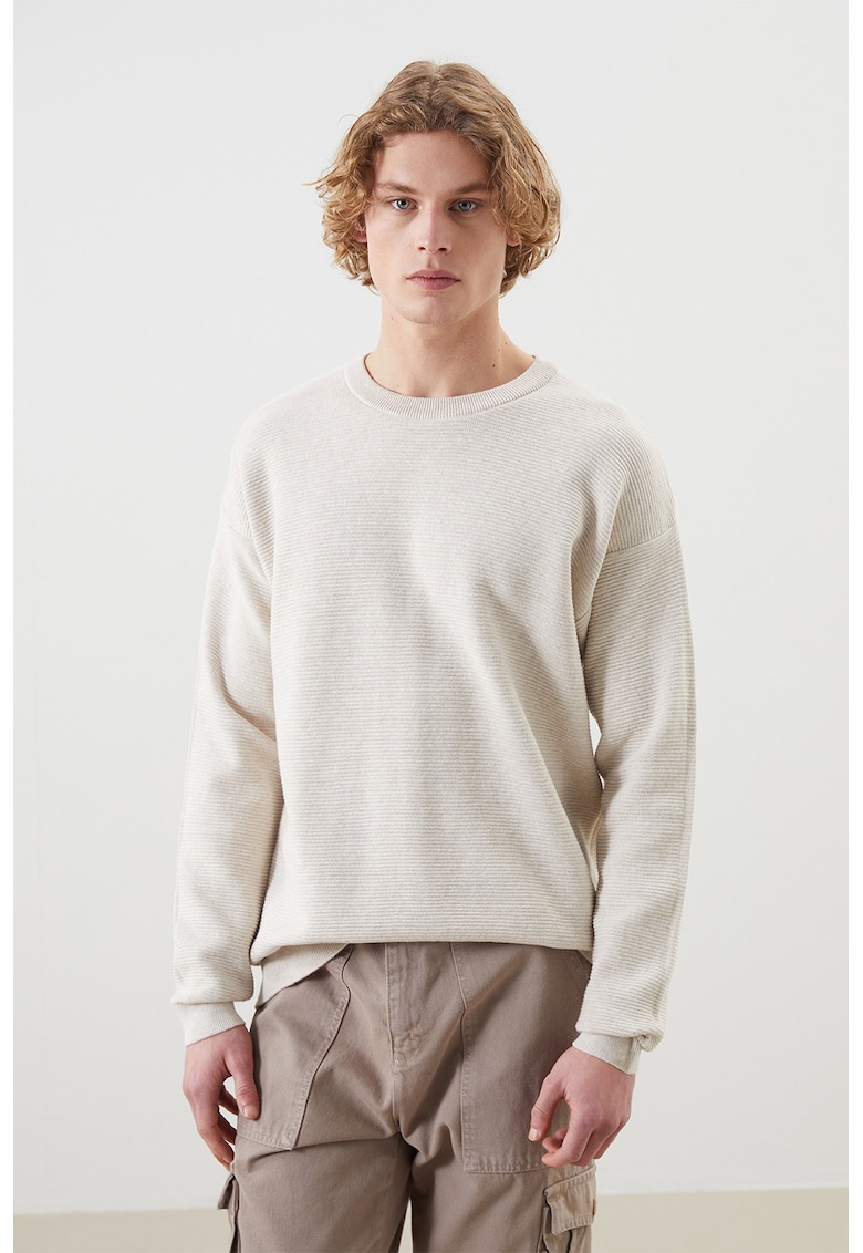 Pulover cu decolteu la baza gatului si maneci cazute - Bej deschis